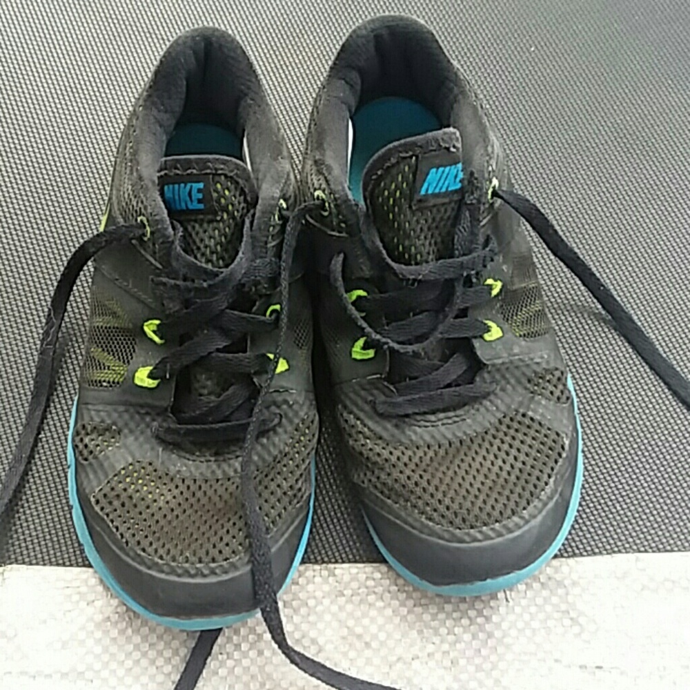 Boys nikes size 12